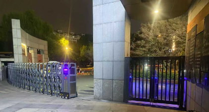 英龍智能 金剛1372-A+全手動平開小門入駐福杭州景威實驗學校